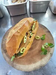 ✅ BÁNH MÌ CHAY NHÂN CHẢ + HEM + SƯỜN NON GIÒN - 28.000 ₫ tại Bánh Mì Chay Nhà Nấm - Lê Quang Định