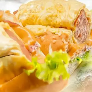 Hotdog berlin phô mai trứng - 58.000 ₫ tại Hamada - Bánh Mì Hotdog, Salad & Xúc Xích - 95 Lý Nam Đế