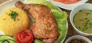 Hình ảnh cơm rang đùi gà xối mắm