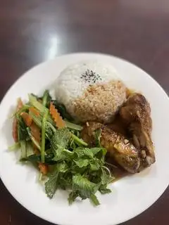 Hình ảnh Cơm gà xối mỡ hành
