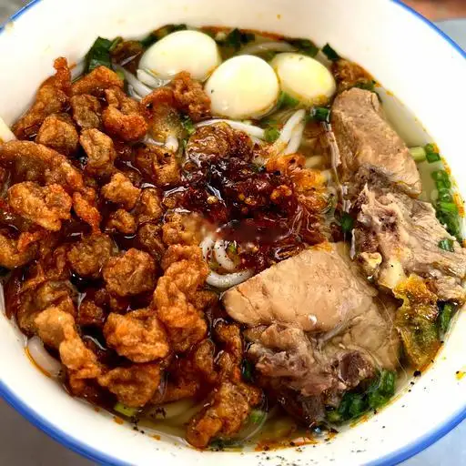 Bánh canh đầy đủ chả cá, trứng cút, xương tô lớn - 58.000 ₫ tại Chả Cá Song Như - Bánh Canh Chả Cá & Bánh Mì Chả Cá - Nguyễn Văn Thương