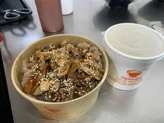 CƠM HEO+BÒ+GÀ+BITTET NƯỚNG - 93.000 ₫ tại Megumi - Cơm Thịt Nướng Nhật Bản - Hoàng Kế Viêm