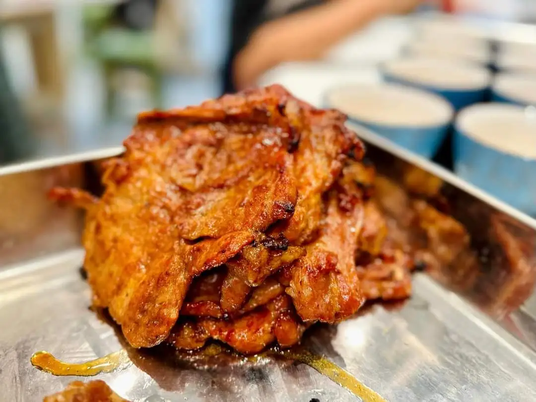 Hình ảnh Cơm Sườn Nướng Mỡ Hành
