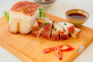 Đùi heo quay - 100g - 39.000 ₫ tại Xích Ký - Bánh Mì & Bánh Hỏi Heo Quay - Huỳnh Văn Bánh