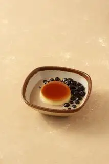 Bánh flan nước dừa - 36.000 ₫ tại Chè 24 - Tôn Thất Hiệp