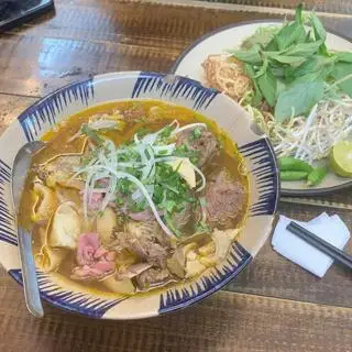 Hình ảnh bún bò tái nạm 