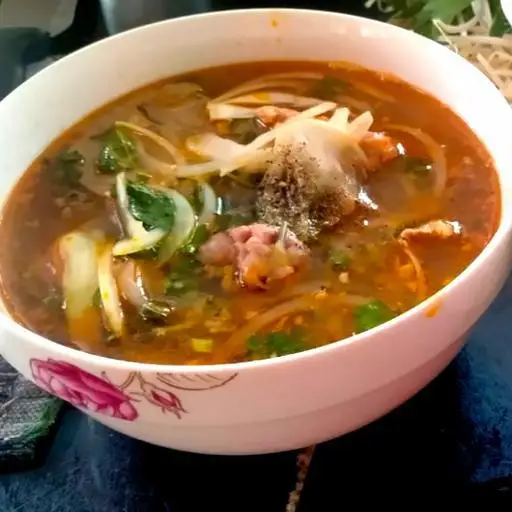 Hình ảnh Bún bò Huế tô lớn nạm - chả cua