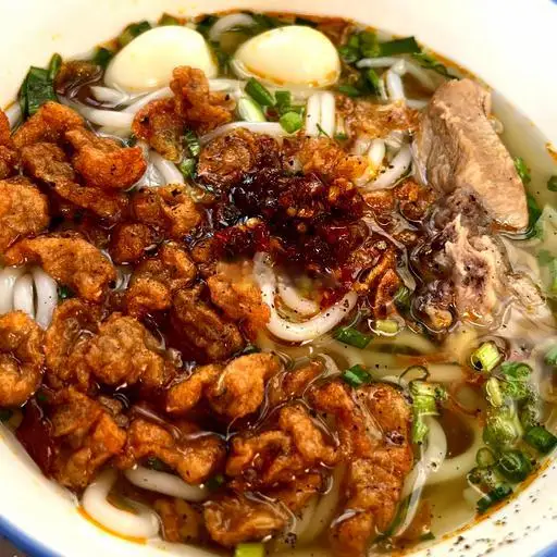 Bánh canh đầy đủ chả cá, trứng cút, xương tô nhỏ - 45.000 ₫ tại Chả Cá Song Như - Bánh Canh Chả Cá & Bánh Mì Chả Cá - Nguyễn Văn Thương