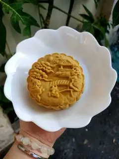 Hình ảnh Bánh Trung Thu Mè Đen 2 Trứng 250g
