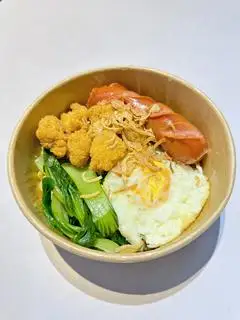 Mì trộn gà viên xúc xích trứng  - 58.000 ₫ tại Vivi Food House - Mì Indomie & Lẩu Ly - Phan Xích Long
