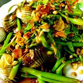Sò Huyết Xào Rau Muống - 50.000 ₫ tại Ốc Đêm Bảo Bình - Đinh Tiên Hoàng