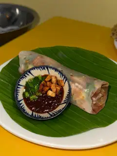 Hình ảnh Bánh tráng cuốn mắm ruốc