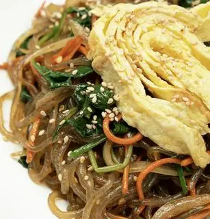 Hình ảnh Miến trộn japchea Hàn Quốc