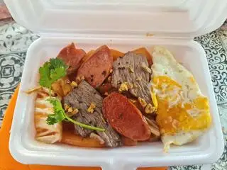 Hình ảnh Nui xào Bò xúc xích trứng