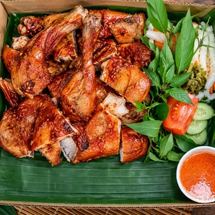 Hình ảnh 1 con gà cô đơn sốt bí truyền