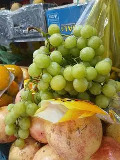 Hình ảnh 500g * Nho Xanh Mỹ Giòn Ngọt 