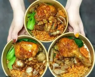 Hình ảnh Mì trộn gà mắm tỏi