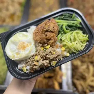 Hình ảnh Cơm gà chiên mắm 