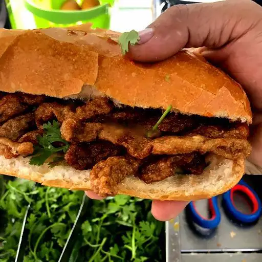 Bánh mì chả cá - trứng - 30.000 ₫ tại Chả Cá Song Như - Bánh Canh Chả Cá & Bánh Mì Chả Cá - Nguyễn Văn Thương