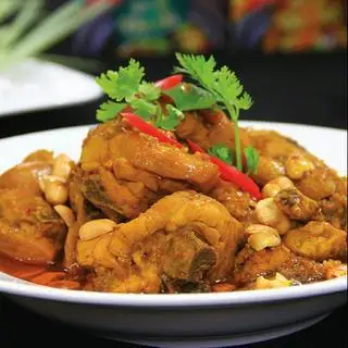 Cơm gà kho sả ớt - 54.000 ₫ tại Cơm Văn Phòng Min - Nguyễn Thượng Hiền