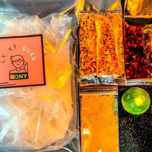 Bánh tráng muối nhuyễn sate tỏi phi - 21.000 ₫ tại Bánh Tráng Muối Nhuyễn - Tony Ly Kỳ Quán - Võ Thị Sáu