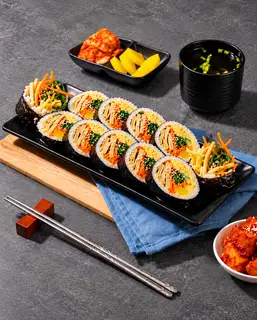 Hình ảnh Kimbap chả cá