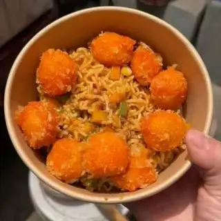 Hình ảnh Mì trộn phô mai viên