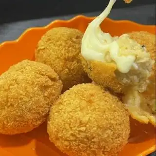 Bánh gà nhân phô mai (4 cái) - 45.000 ₫ tại Cô Hai Chân Gà - Trương Đăng Quế