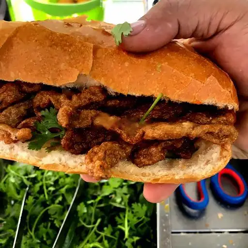 Bánh mì chả cá - 24.000 ₫ tại Chả Cá Song Như - Bánh Canh Chả Cá & Bánh Mì Chả Cá - Nguyễn Văn Thương