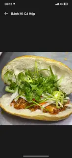 Hình ảnh Bánh mì cá hộp
