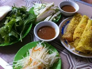 combo 1 người ăn: 3 bánh xèo, 2 gỏi cuốn, 1 nước ngọt - 80.000 ₫ tại Bánh Xèo Miền Trung & Gỏi Cuốn - Chợ Da Sà