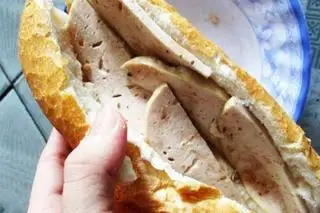 Bánh Mì Chả Lụa Muối Tiêu - 30.000 ₫ tại Bánh Mì Hà Nội - Nguyễn Biểu