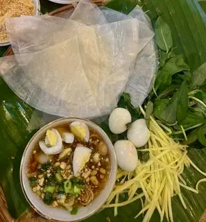 Bánh tráng cuốn chấm sốt me - 30.000 ₫ tại Bánh Tráng Trộn Ngon - Vinhomes Tân Cảng