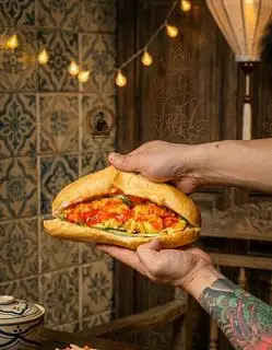 Hình ảnh Bánh mì pate trứng chả