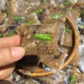 Hình ảnh Nem bì Lai Vung( 1 hộp 10 cái)