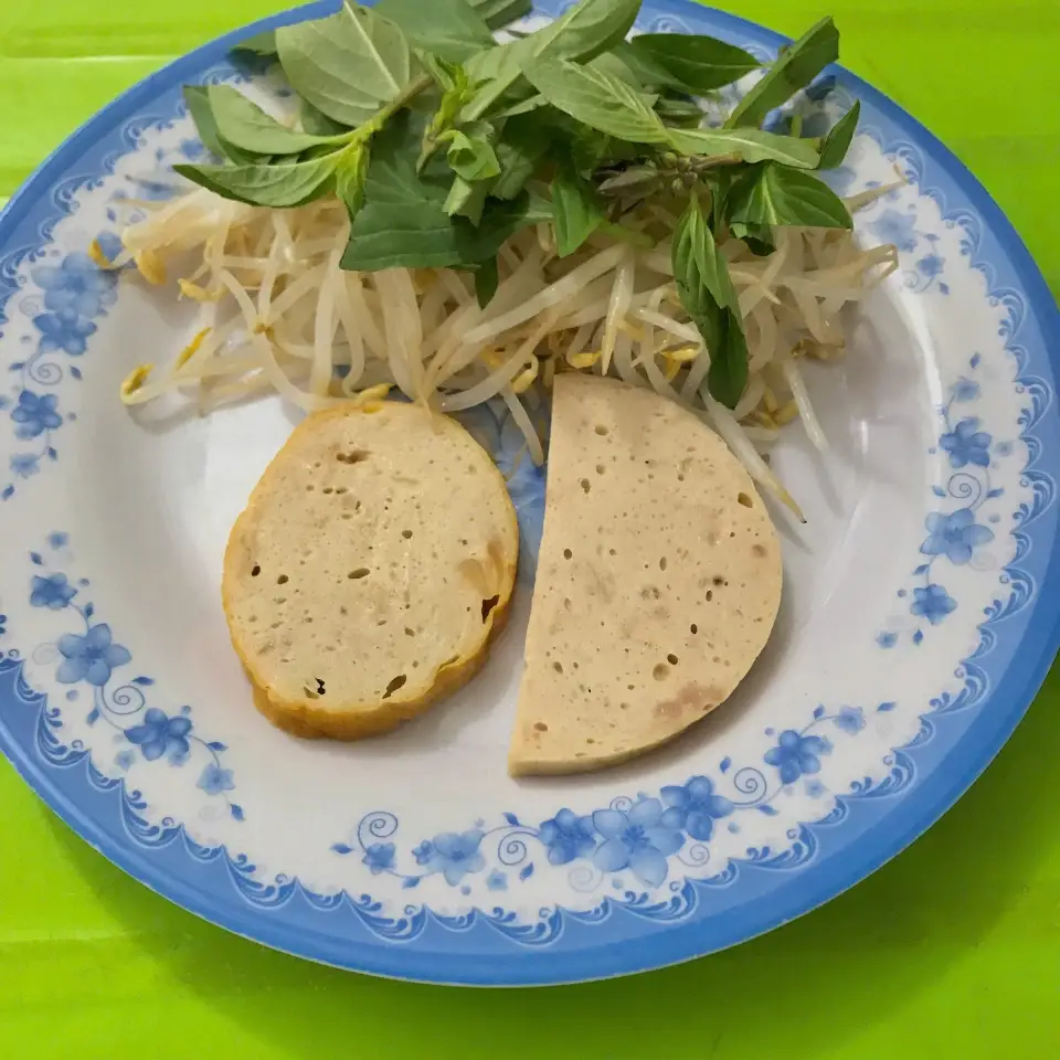 Chả Thêm - 10.000 ₫ tại Bánh Cuốn Nóng Minh Hồng - Vũ Tùng