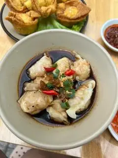 Hình ảnh Hoành thánh trộn giấm đen chua cay