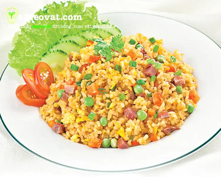 Cơm chiên Dương Châu  - 62.000 ₫ tại Cơm Gà Trung Sơn - Đường 9A