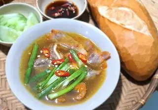 Phá lấu - mì gói - 47.000 ₫ tại Hoàng Gia - Phá Lấu & Súp Cua - Bến Bình Đông