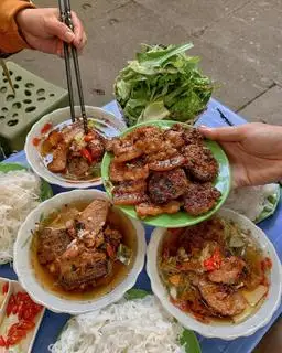 Hình ảnh Bún chả lẫn suất lớn 