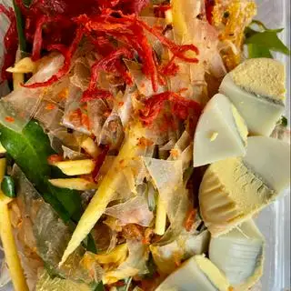 Bánh tráng trộn dẻo xâu cô Bông - 31.000 ₫ tại Bánh Tráng Trộn, Cuốn & Chấm Tiểu Bông - Đường 45