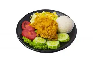 Hình ảnh Cơm gà rán + súp rau củ + trứng ốp la