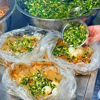 Bánh Tráng Dẻo Mỡ Hành Trứng Cút - 21.000 ₫ tại Ăn Vặt Bánh Tráng Cuốn Trộn - Trứng Gà Nướng & Trà Trái Cây - Lê Văn Sỹ