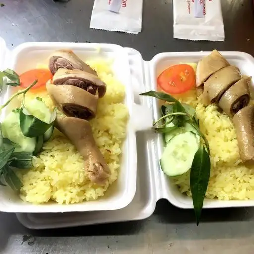 Cơm gà ta xé - 50.000 ₫ tại Gà Ta Sơn Ca - Gà Cúng, Gỏi, Cơm & Cháo