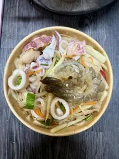 Hình ảnh Gỏi đu đủ Thái ( chân gà,  mực , tôm sống)