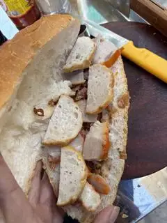 Bánh mì xíu mại chả - 20.000 ₫ tại Bánh Mì Xíu Mại Gia Truyền Pen Mập - Nguyễn Trãi