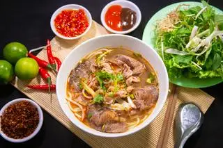 Bún bò tái nạm gân - 55.000 ₫ tại Bún Bò Huế O Châu - Lê Trọng Tấn