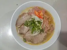 Bún bò tái nạm - 50.000 ₫ tại Bún Bò Đông Ba Gia Hội - 243 Ngô Tất Tố 