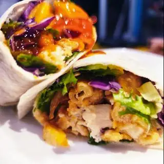 Tacos tôm và gà - 48.500 ₫ tại KhoaiSu - Tacos & Tokbokki - Đặng Thúc Vịnh