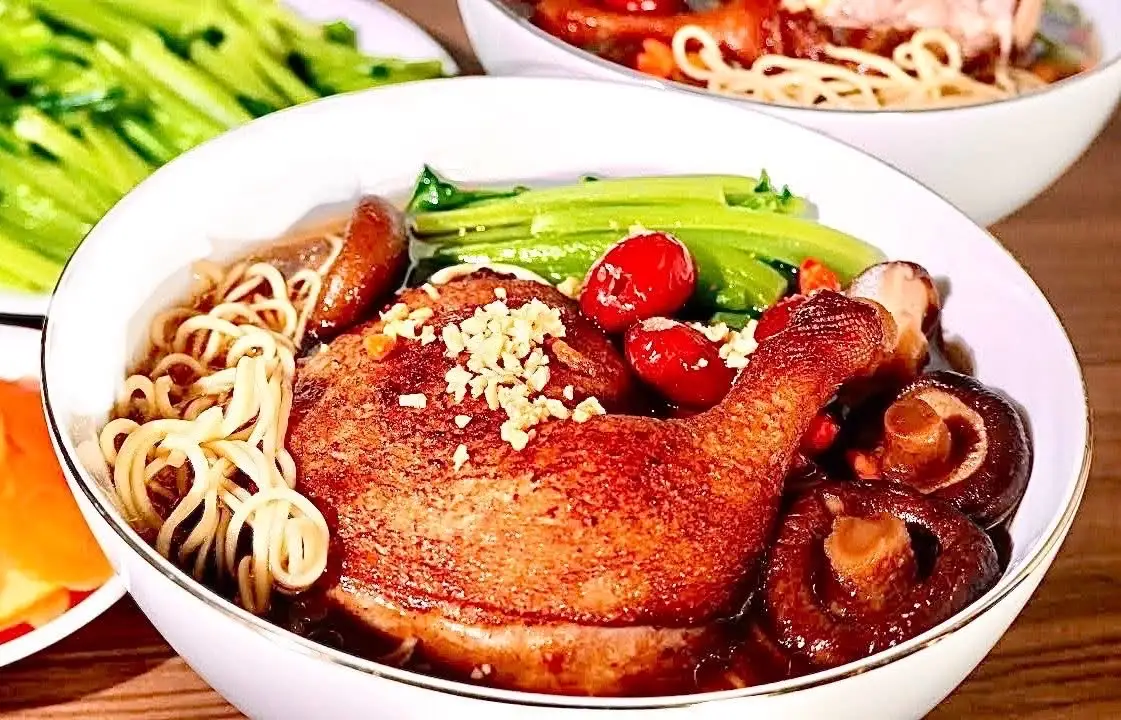 Mì đùi vịt góc tư đặc biệt - 126.000 ₫ tại Mì Vịt Tiềm Quảng Đông Minh Ký - Nguyễn Văn Lượng